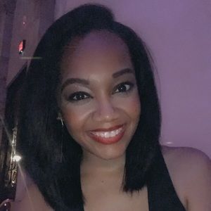 Meet your Posher, V! She accepts offers!